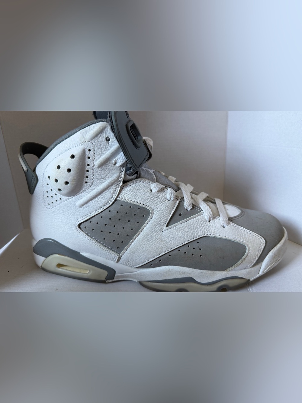 Nike Men's White and Gray Athletic High-Top Sneakers